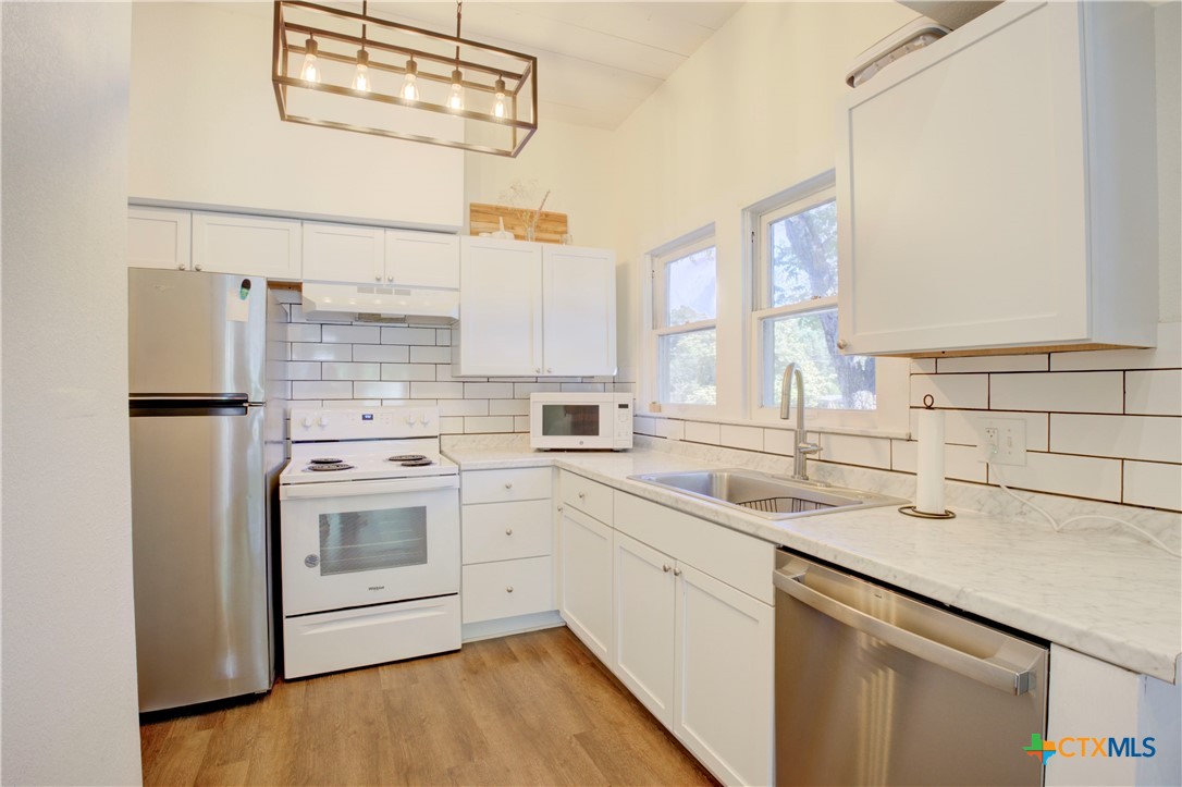 1202 South 37th Street Temple, TX 76504 - Photo 11 of 19 Kitchen