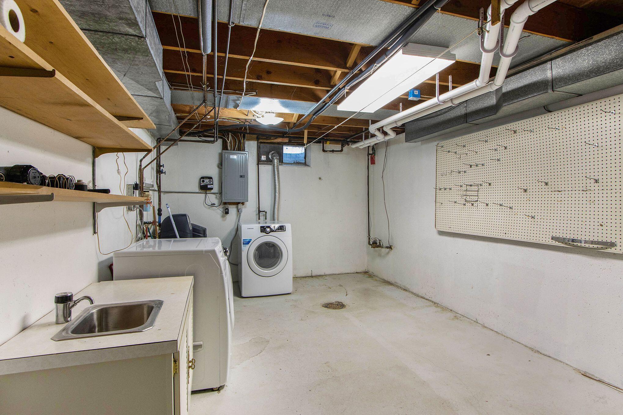 2038 Rambling Road Kalamazoo, MI 49008 - Photo 21 of 32 Laundry Area
