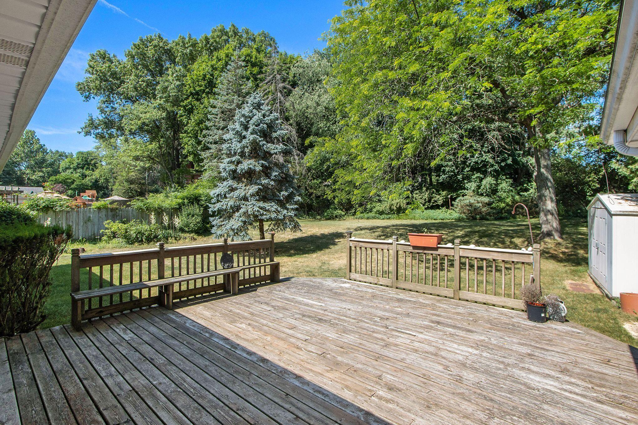 2038 Rambling Road Kalamazoo, MI 49008 - Photo 26 of 32 Deck