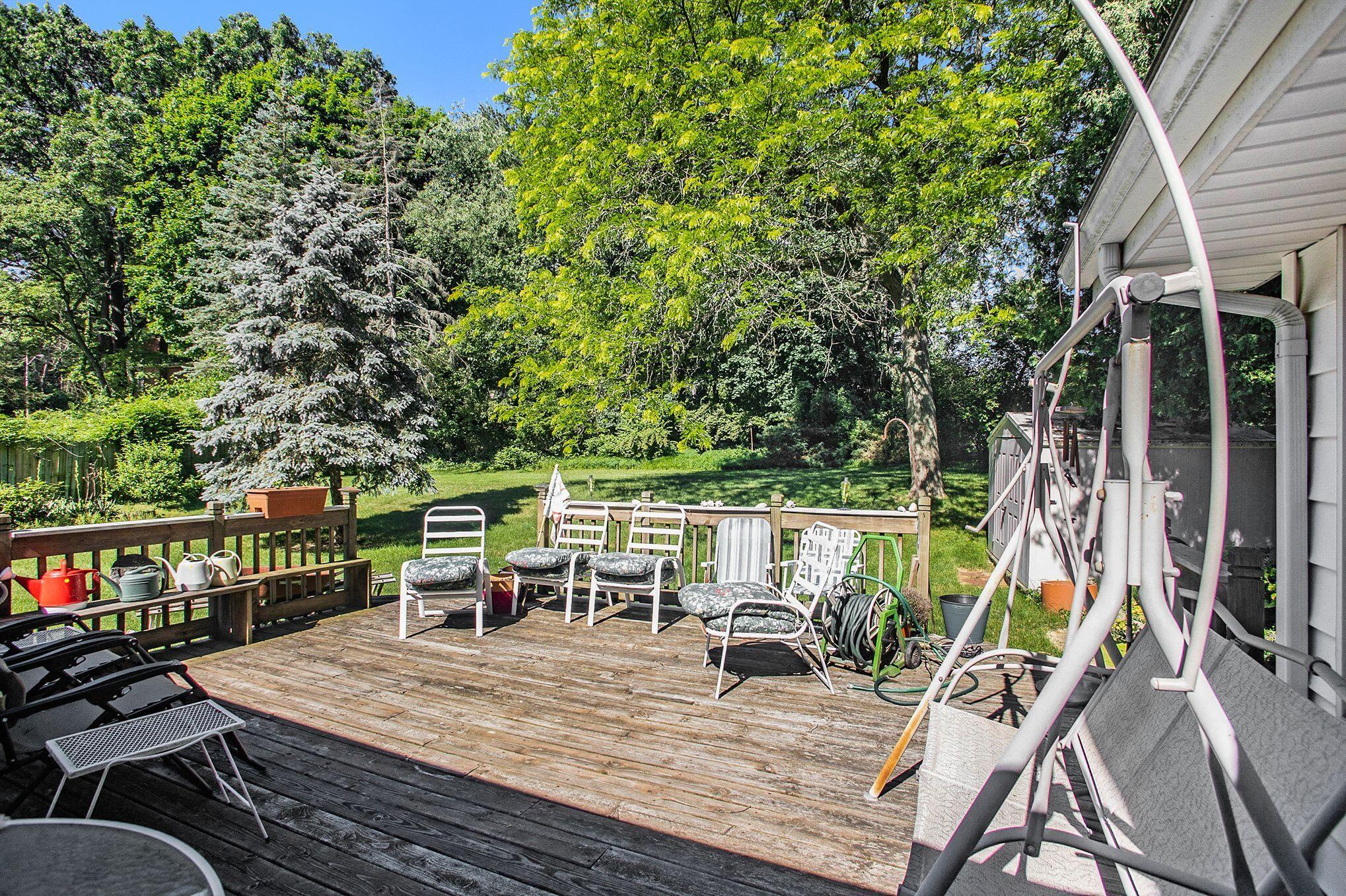 2038 Rambling Road Kalamazoo, MI 49008 - Photo 27 of 32 Deck