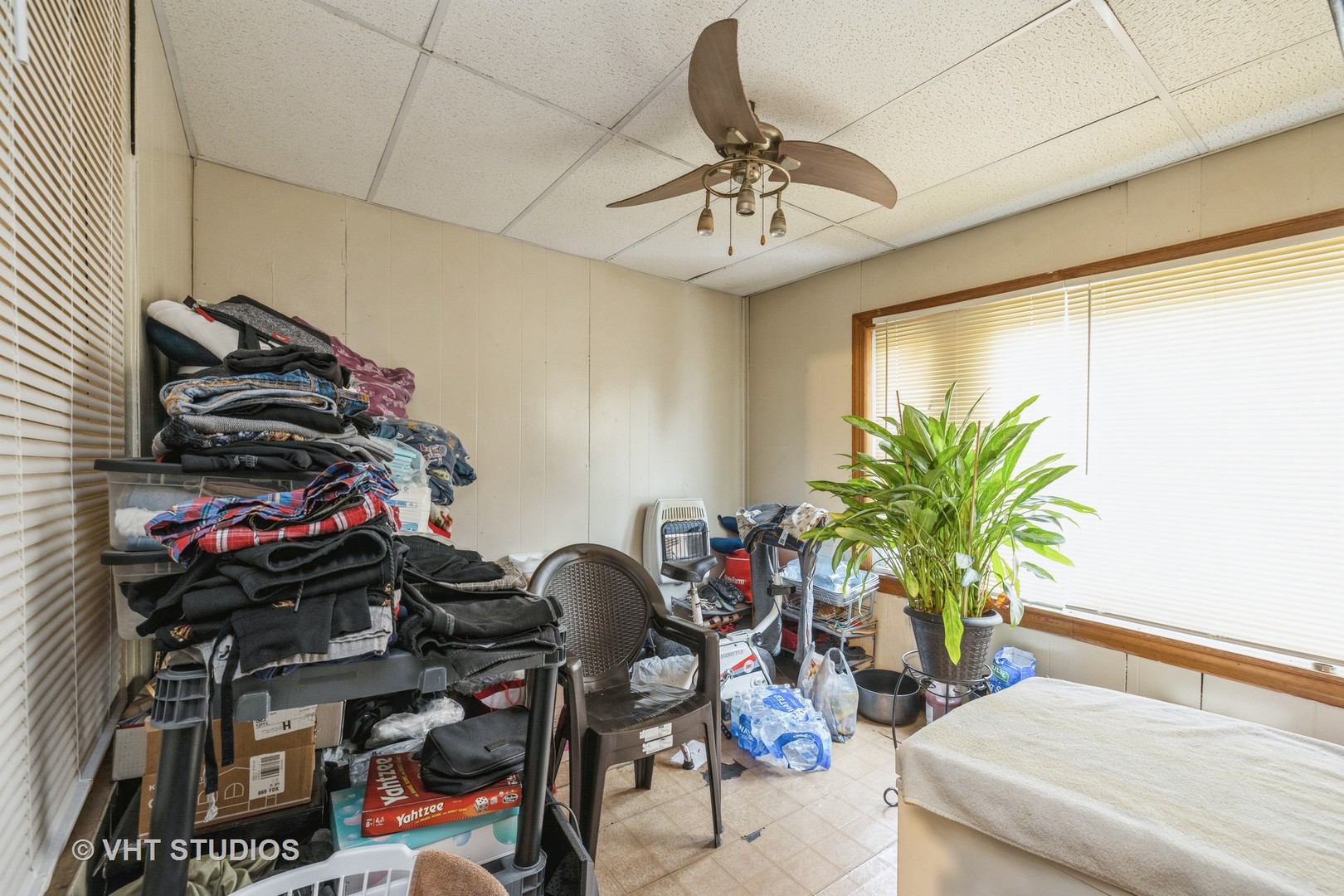 4033 West Cermak Road Chicago, IL 60623 - Photo 8 of 17 a view of a workspace with furniture