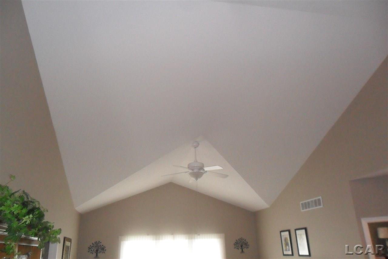 4234 Evergreen Road Adrian, MI 49221 - Photo 16 of 27 31309251-15.JPG