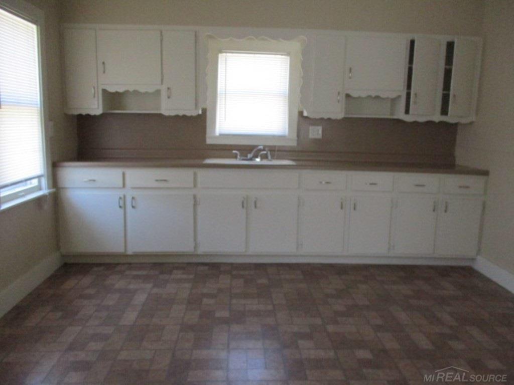 16213 East 10 Mile Road Eastpointe, MI 48021 - Photo 5 of 17