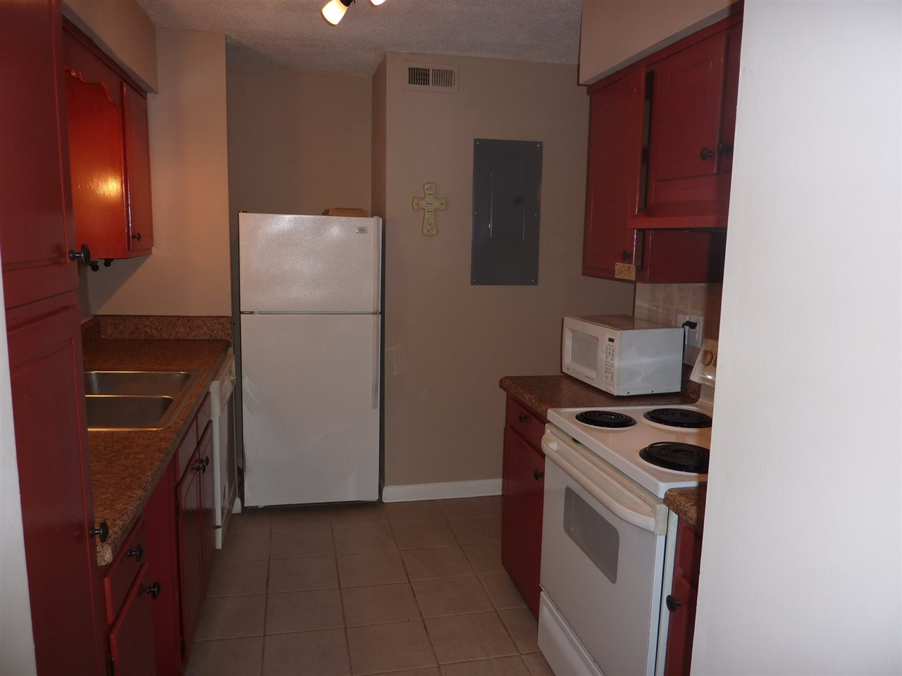 683 Pine Ridge Place, Unit 683 Raleigh, NC 27609 - Photo 7 of 12 Conveniently located as you walk in the door - quick unload of the groceries! Kitchen