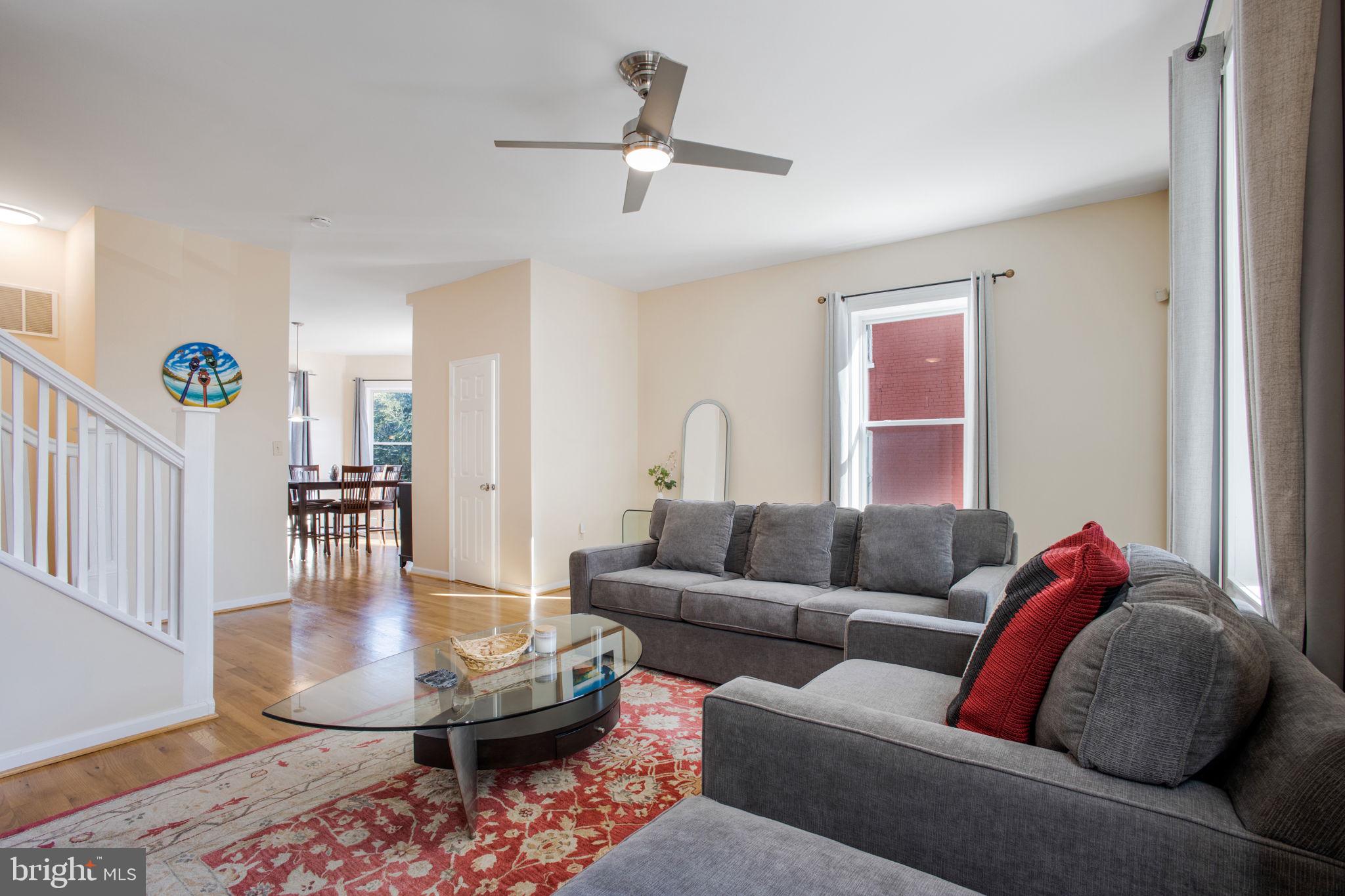 443 Park Road Northwest Washington, DC 20010 - Photo 11 of 61 Living room