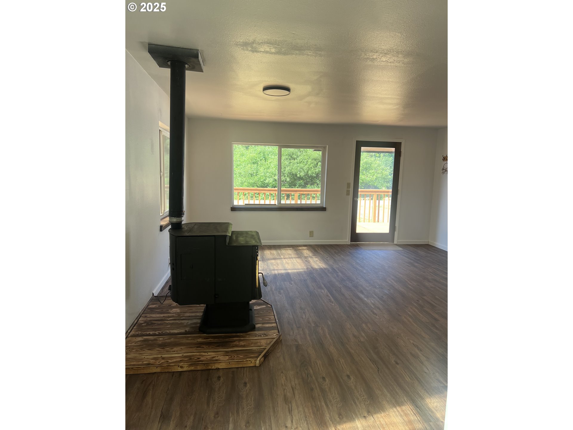 337 Main Street Scottsburg, OR 97473 - Photo 13 of 25