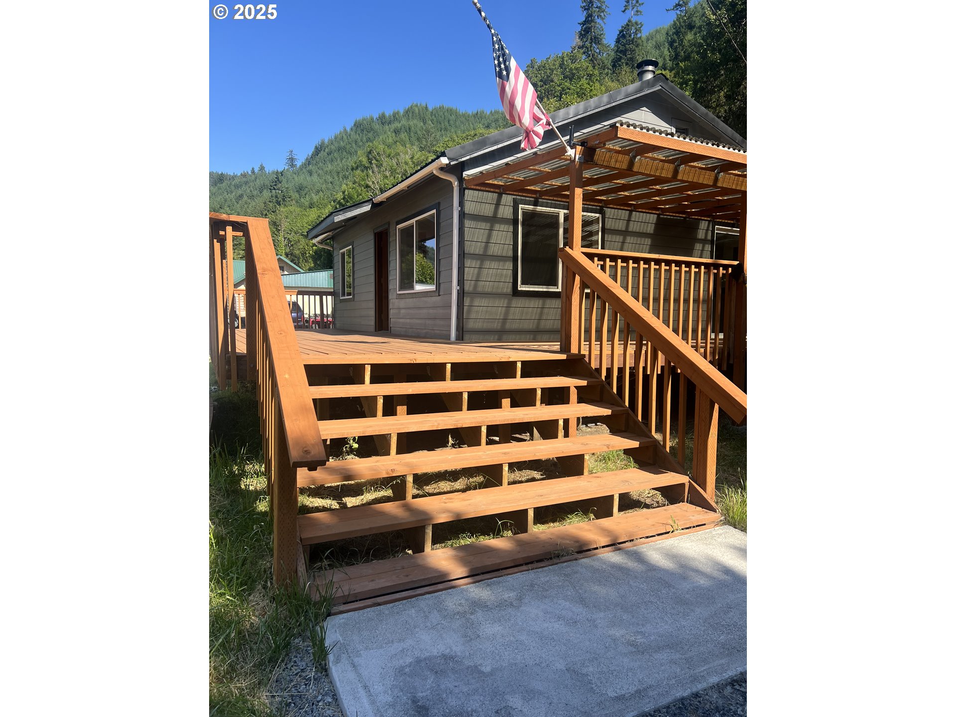 337 Main Street Scottsburg, OR 97473 - Photo 4 of 25