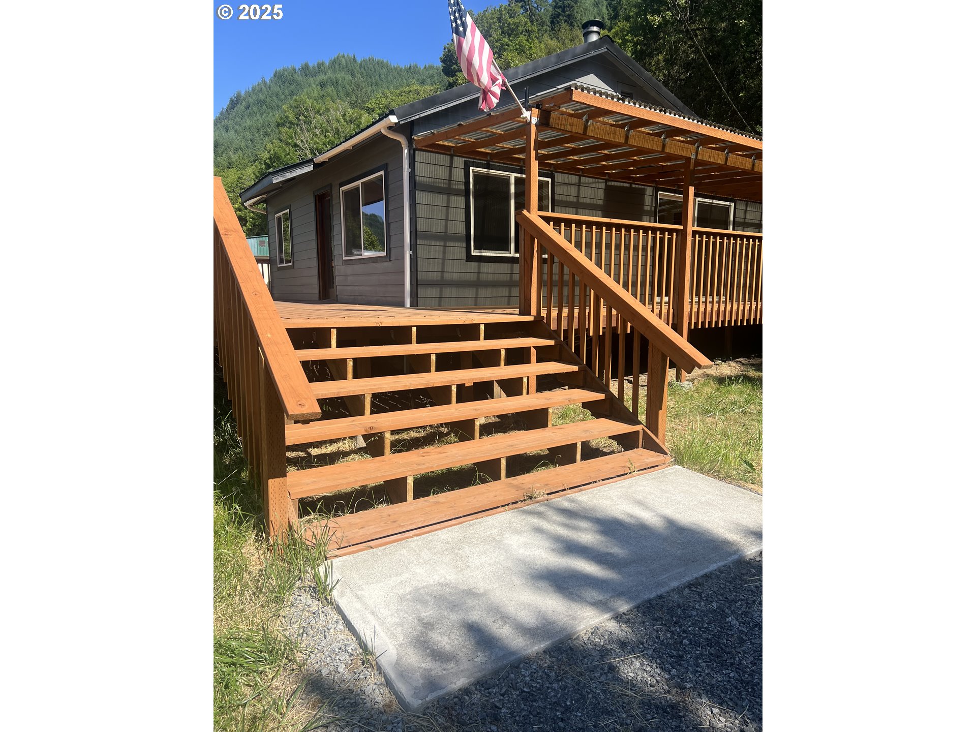 337 Main Street Scottsburg, OR 97473 - Photo 10 of 25