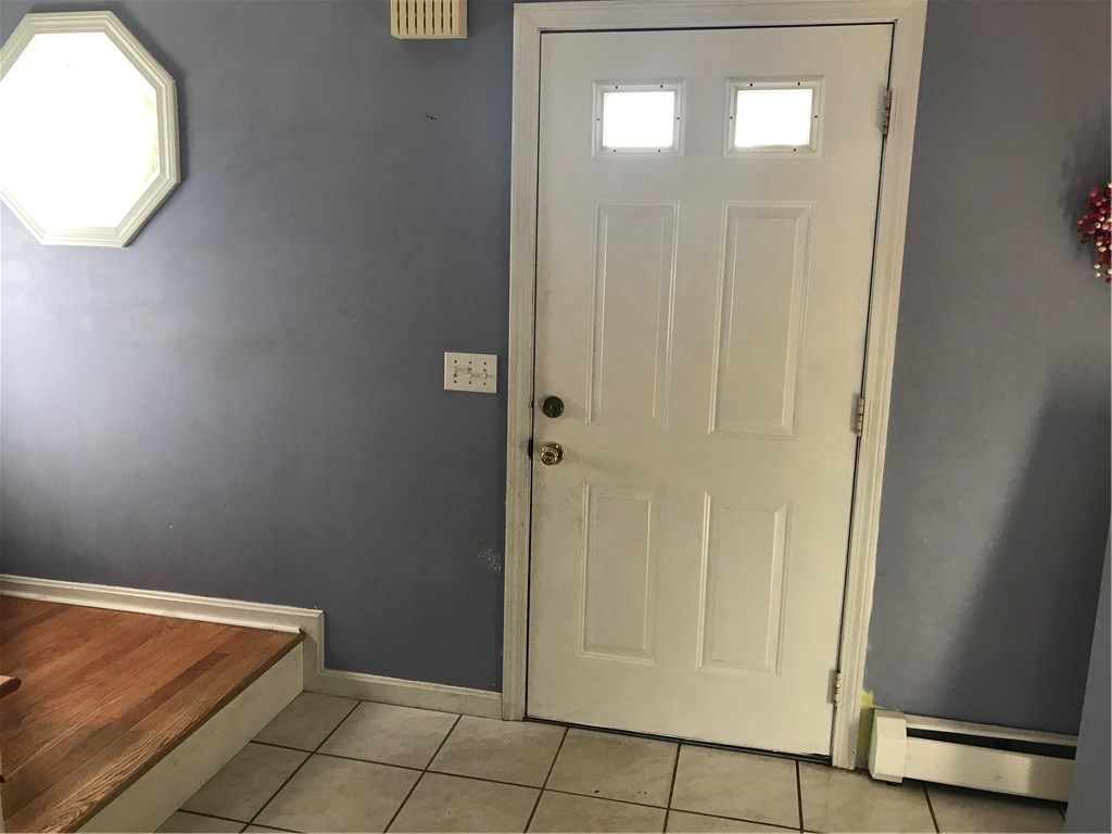87 Bryant Road Cranston, RI 02910 - Photo 4 of 23 Gallery Image 4