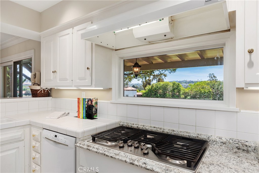 2086 Playa Road Carlsbad, CA 92009 - Photo 23 of 44