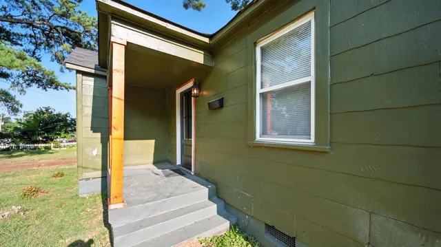 a view of an entryway of the house