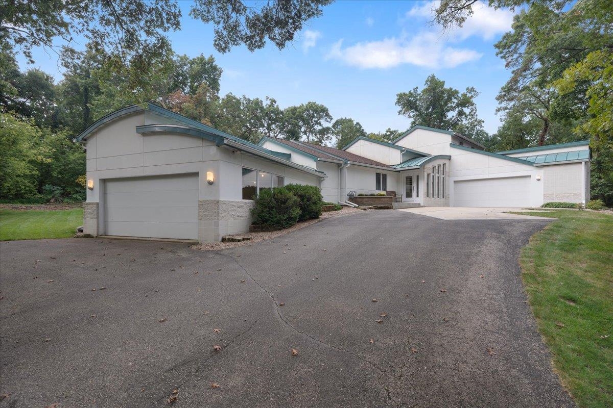 1484 Ravenoaks Trail Oregon, WI 53575 - Photo 5 of 71