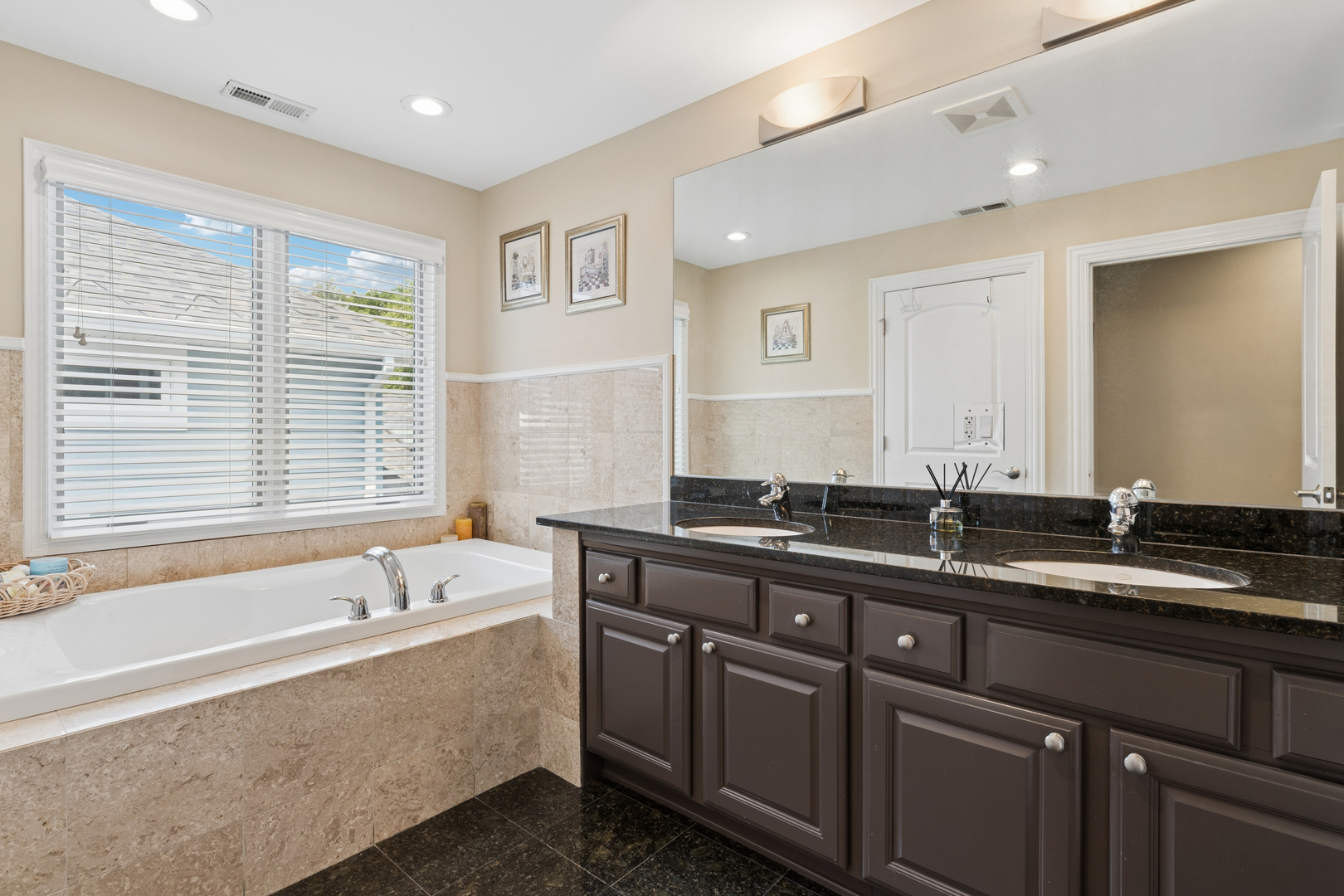 2532 Illinois Road Northbrook, IL 60062 - Photo 18 of 34 Gallery Image 18