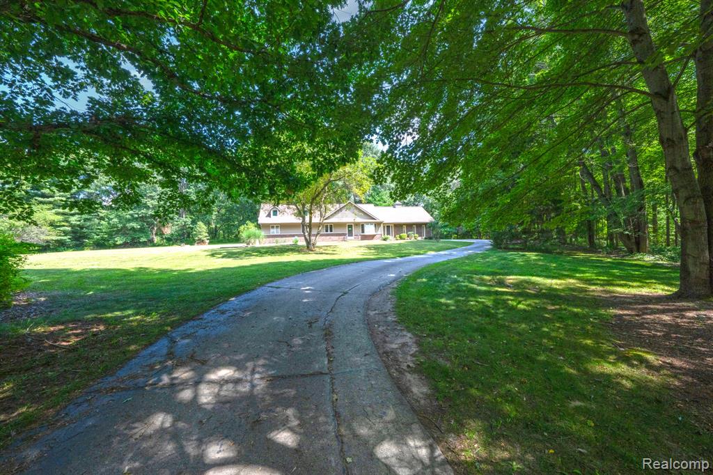 940 West Predmore Road Oakland, MI 48363 - Photo 7 of 60