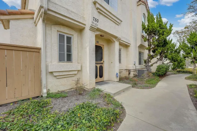 $595,000 | 750 Breeze Hill Road, Unit 100, Vista, CA 92081