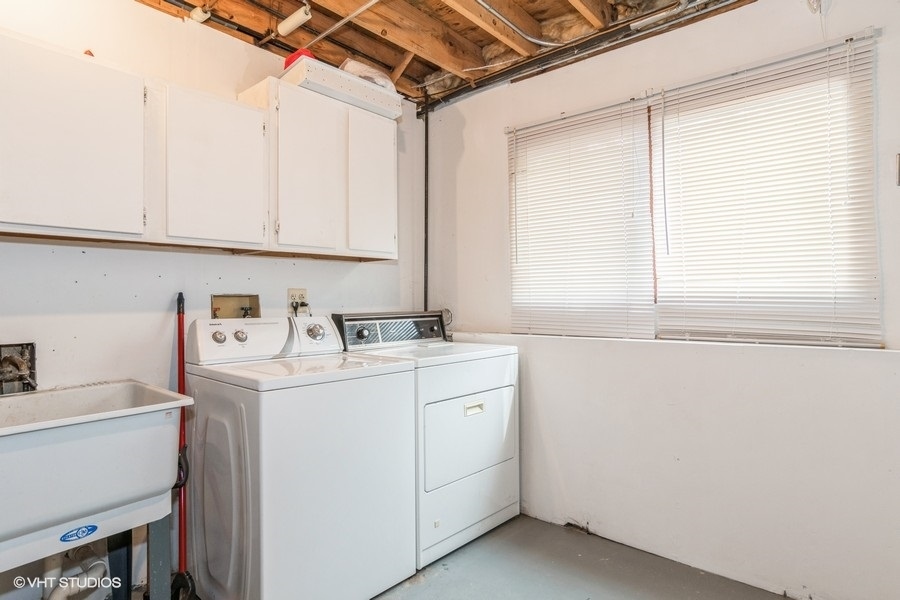 309 North Oltendorf Road Streamwood, IL 60107 - Photo 9 of 11 a utility room with dryer and washer
