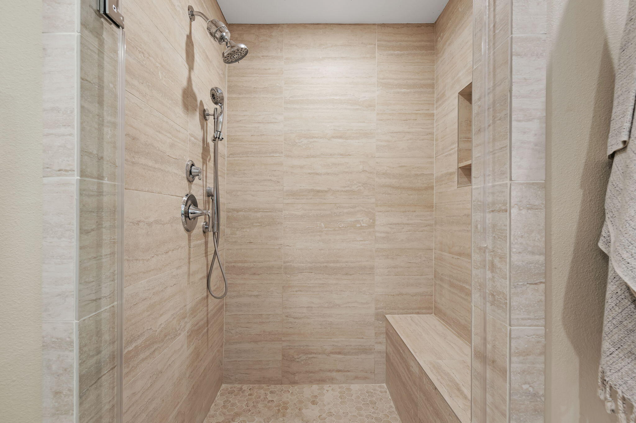 1442 South Rice Road Ojai, CA 93023 - Photo 10 of 54 15-Primary Bathroom