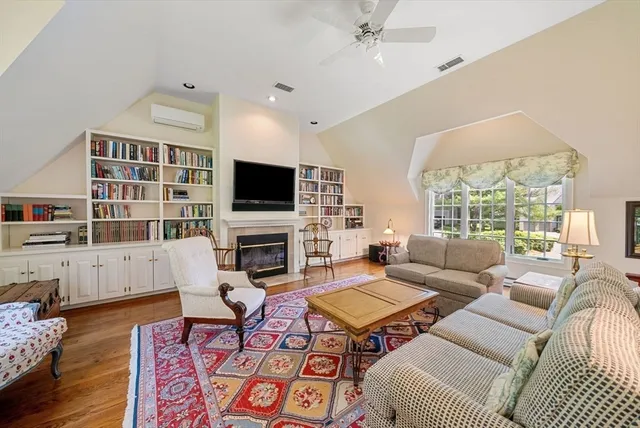 $1,575,000 | 18 Phillips Pond Road, Unit 18, Natick, MA 01760