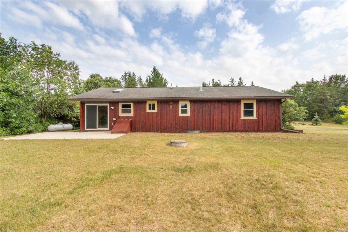 924 County Rd C Hancock, WI 54943 - Photo 12 of 57