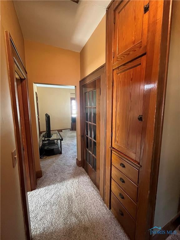 1663 Gilbert Road Toledo, OH 43614 - Photo 17 of 26 GORGEOUS BUILT-INS