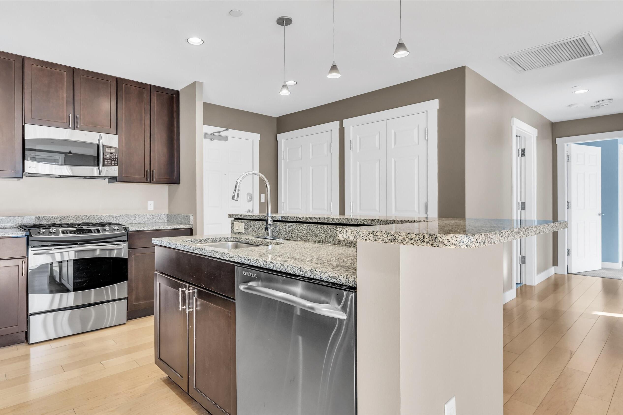 207 Fore Street, Unit 9 Portland, ME 04101 - Photo 15 of 39 57-DSC00509