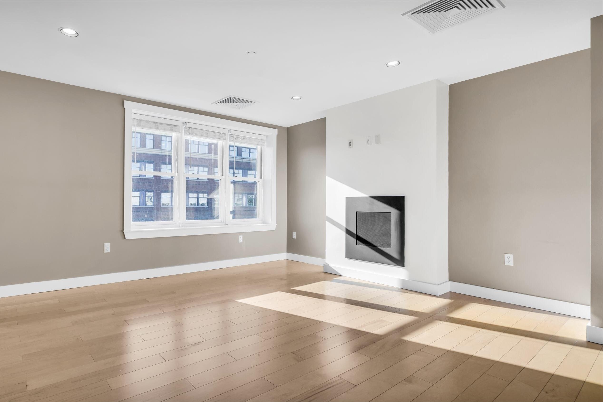 207 Fore Street, Unit 9 Portland, ME 04101 - Photo 10 of 39 59-DSC00524