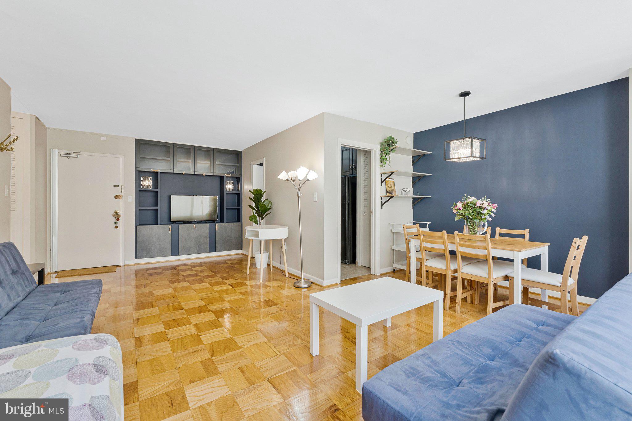 522 21st Street Northwest, Unit 301 Washington, DC 20006 - Photo 3 of 19 Living/Dining Room