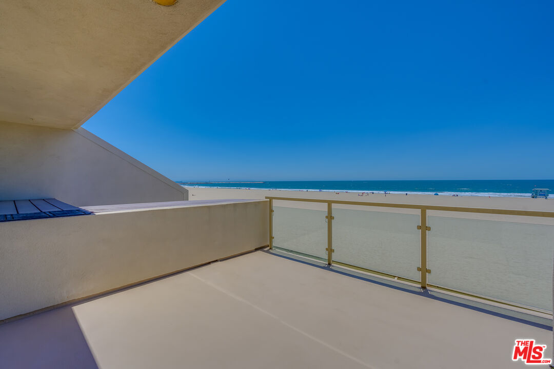 2 Ketch Street, Unit 204 Marina del Rey, CA 90292 - Photo 1 of 22
