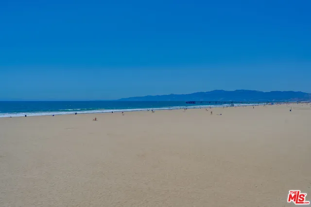 $8,200 | 2 Ketch Street, Unit 204, Marina del Rey, CA 90292