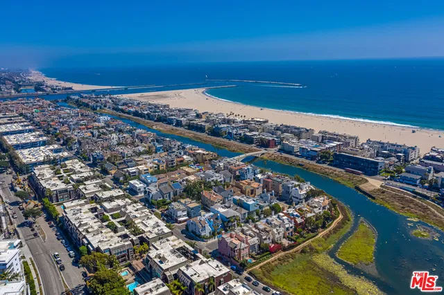 $8,200 | 2 Ketch Street, Unit 204, Marina del Rey, CA 90292