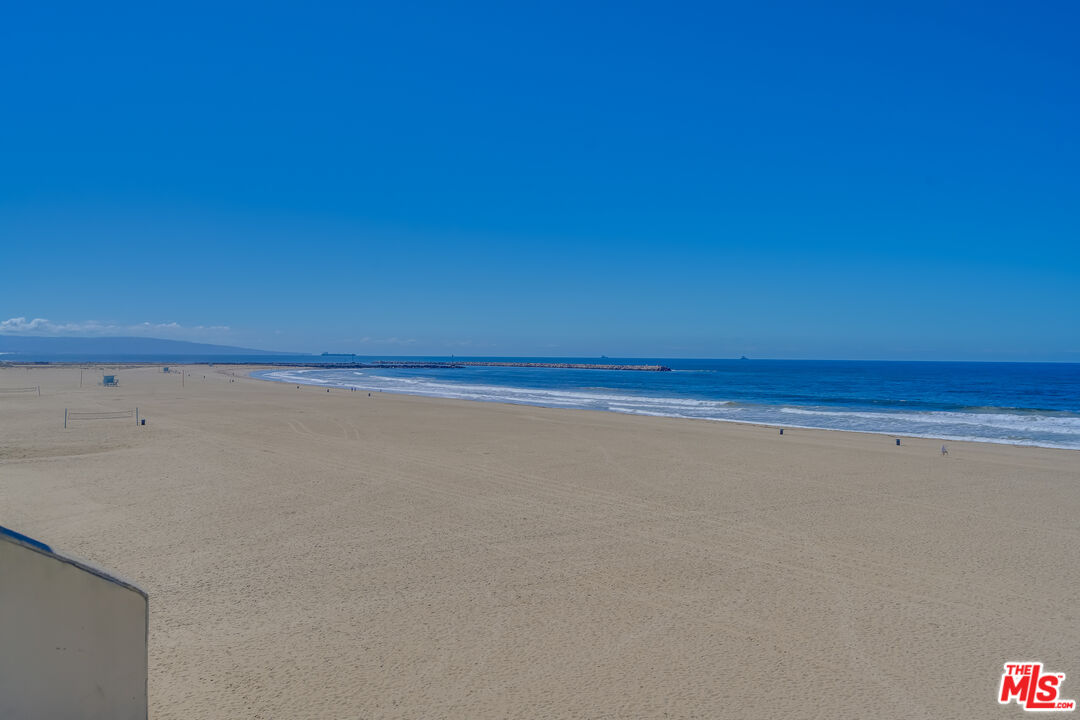 2 Ketch Street, Unit 204 Marina del Rey, CA 90292 - Photo 18 of 22