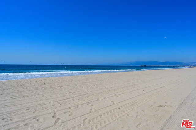 $8,200 | 2 Ketch Street, Unit 204, Marina del Rey, CA 90292