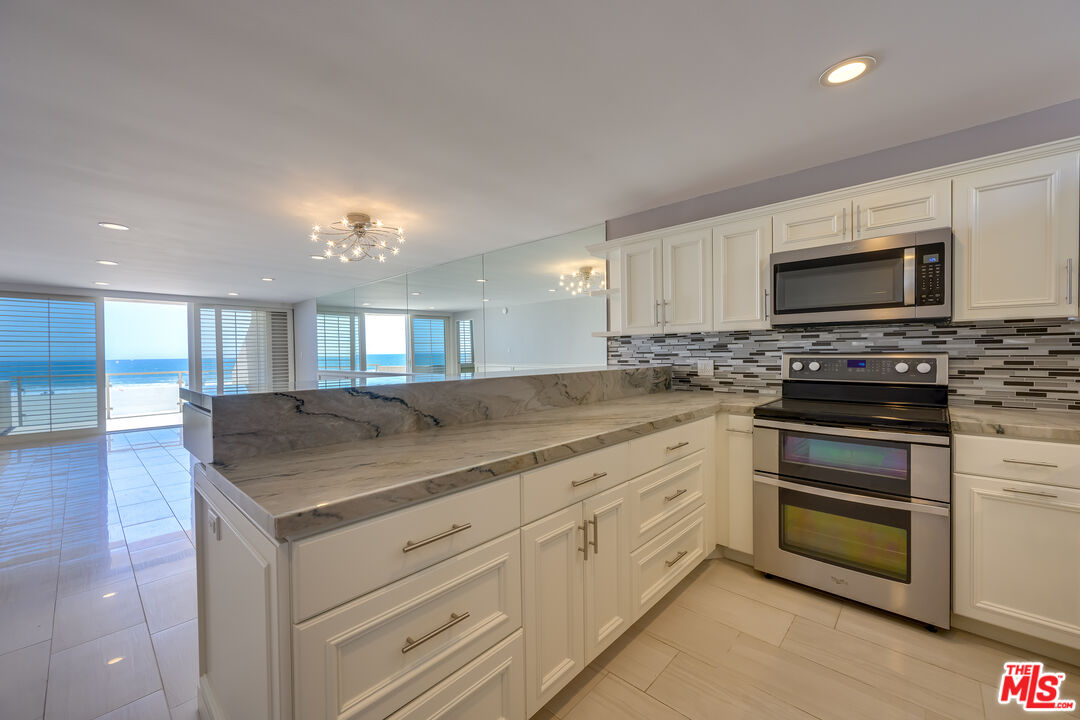 2 Ketch Street, Unit 204 Marina del Rey, CA 90292 - Photo 3 of 22