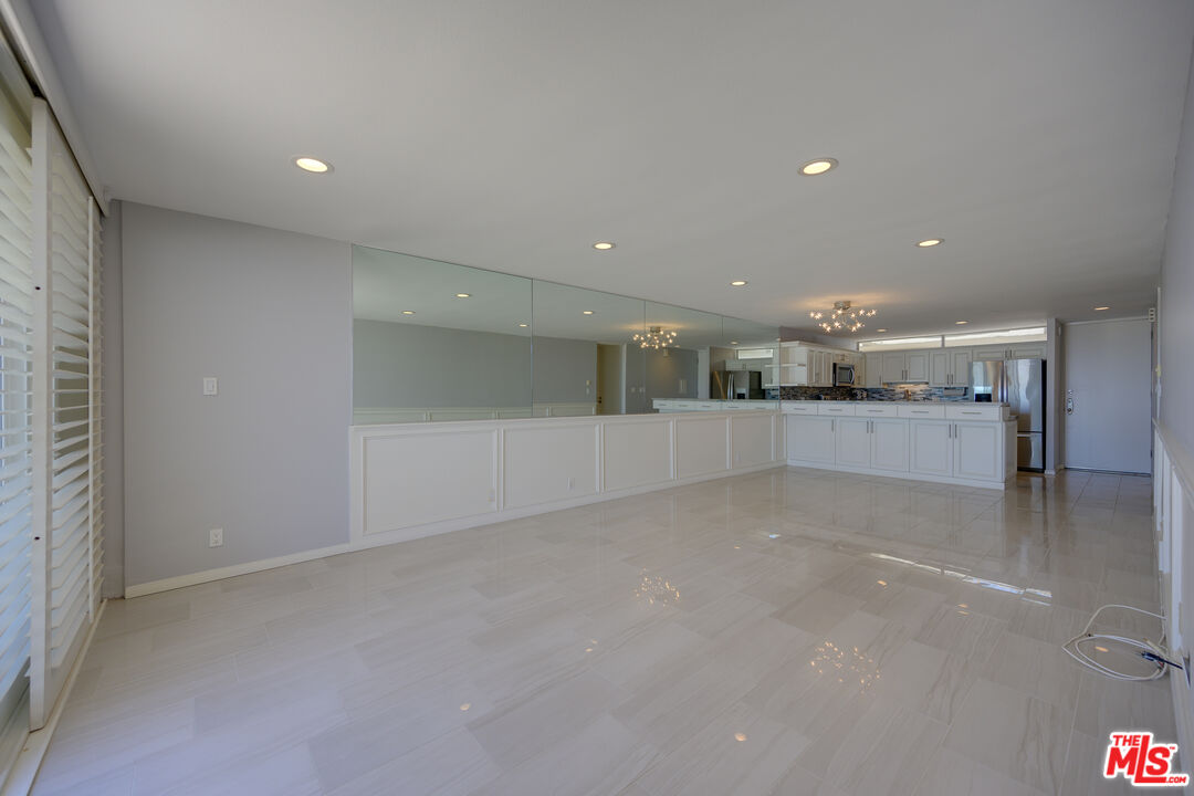 2 Ketch Street, Unit 204 Marina del Rey, CA 90292 - Photo 6 of 22