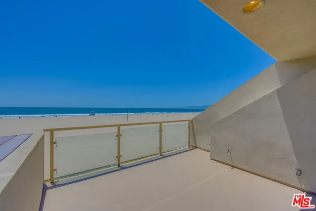 $8,200 | 2 Ketch Street, Unit 204, Marina del Rey, CA 90292