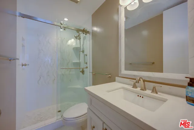 $8,200 | 2 Ketch Street, Unit 204, Marina del Rey, CA 90292