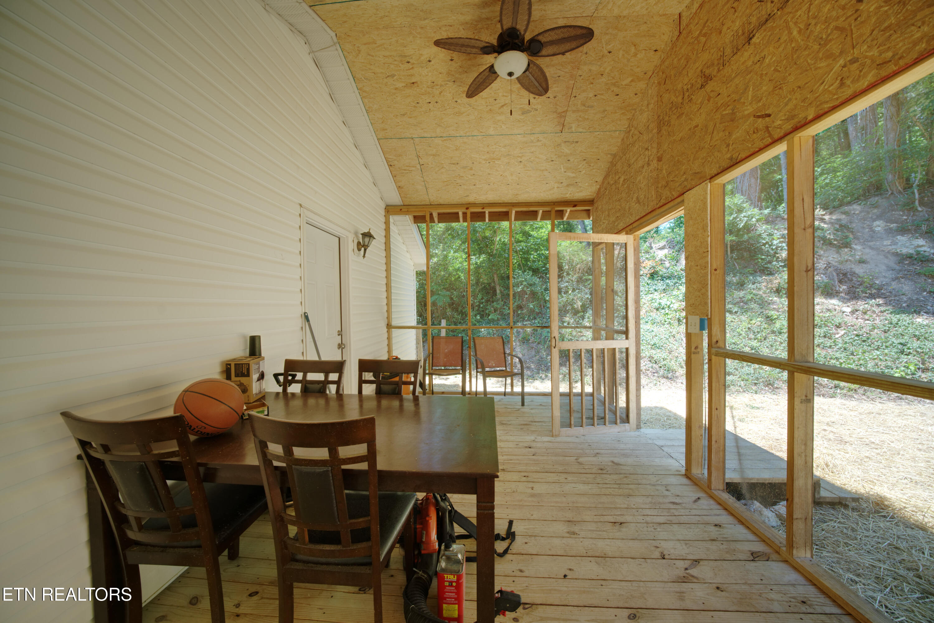 523 West Broad Street Clinton, TN 37716 - Photo 16 of 21 18 - Clinton TN