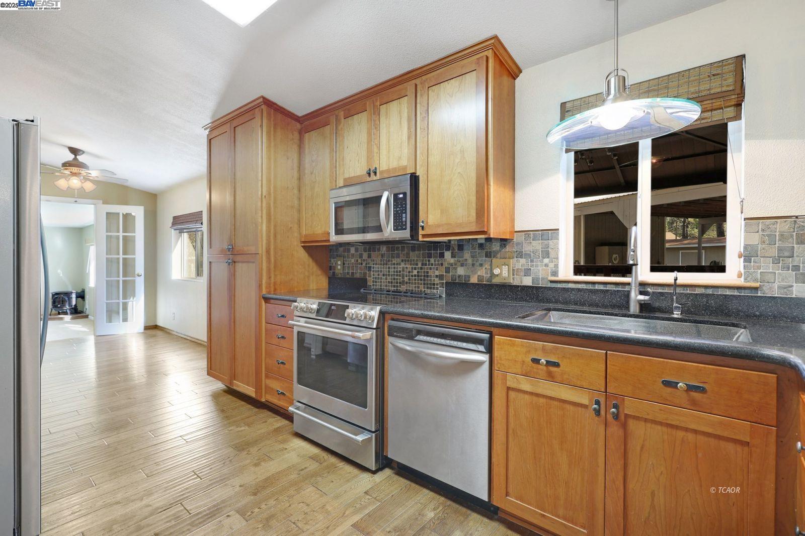 180 Steelhead Circle Lewiston, CA 96052 - Photo 8 of 39