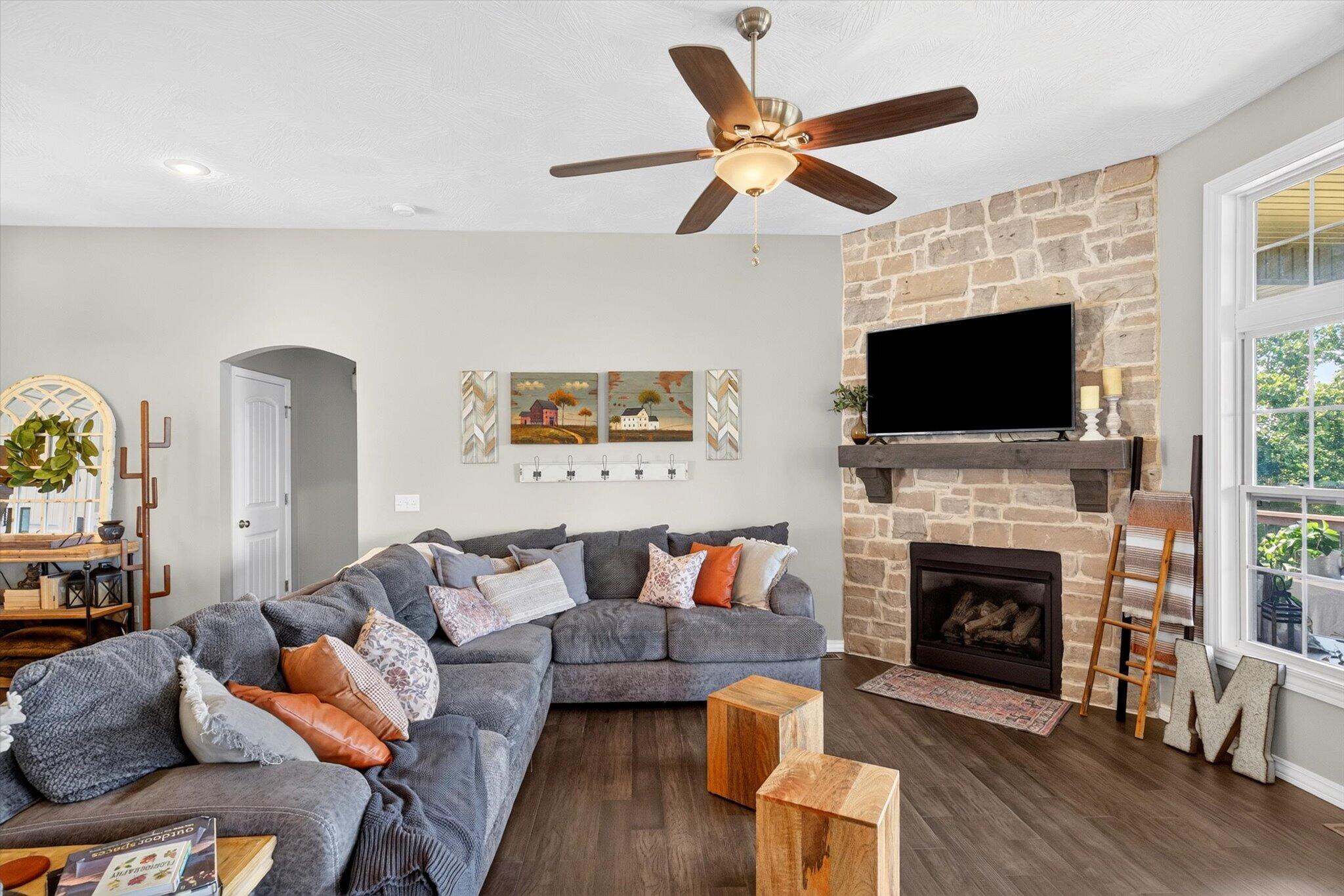 1337 Rosedale Road Nixa, MO 65714 - Photo 11 of 78 Living Room