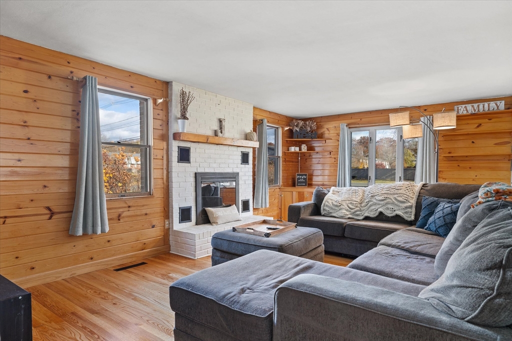 323 Southwick Road Westfield, MA 01085 - Photo 4 of 32