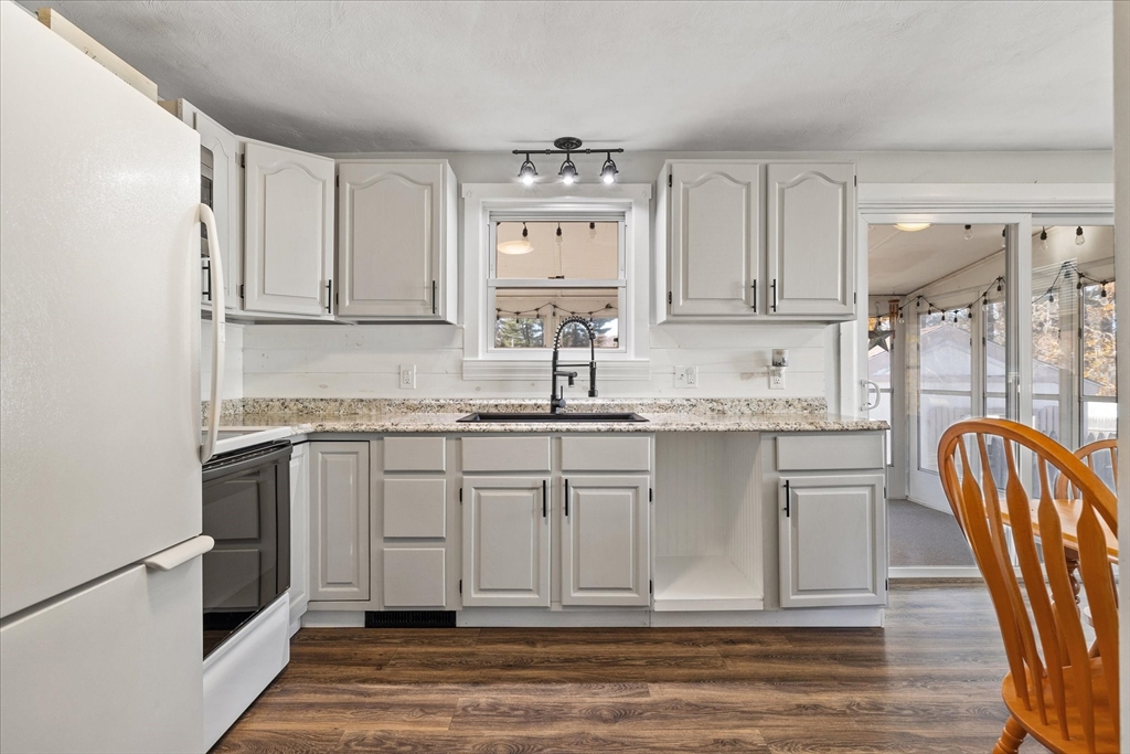 323 Southwick Road Westfield, MA 01085 - Photo 8 of 32