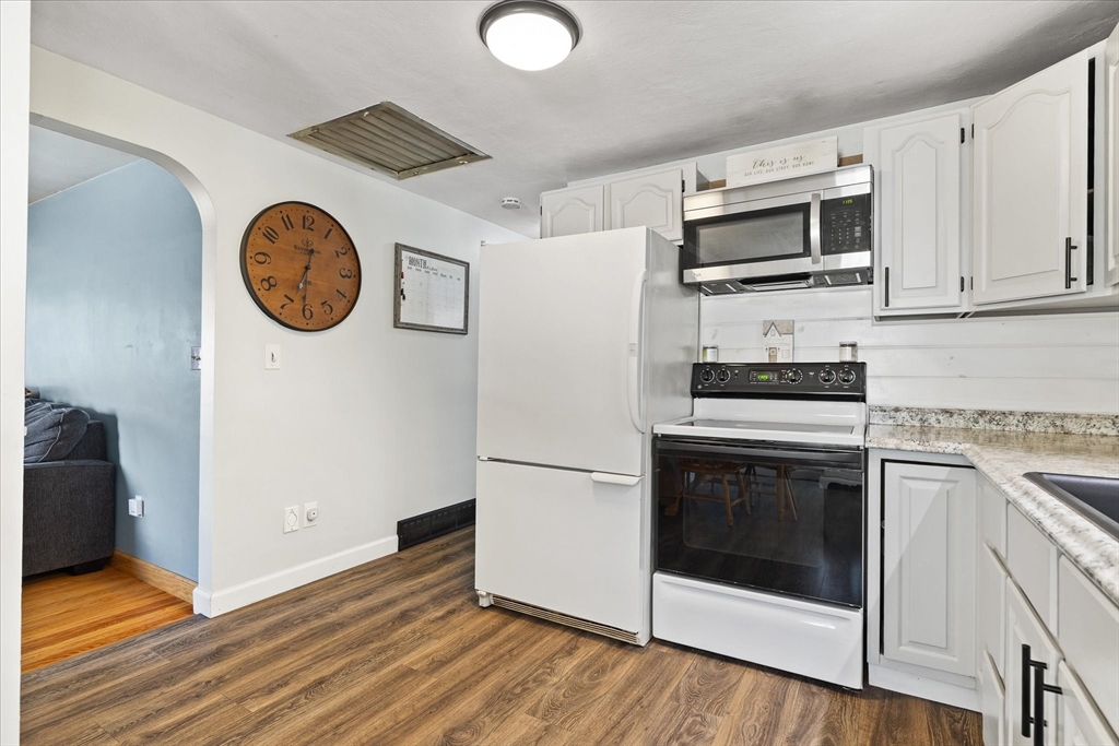 323 Southwick Road Westfield, MA 01085 - Photo 9 of 32