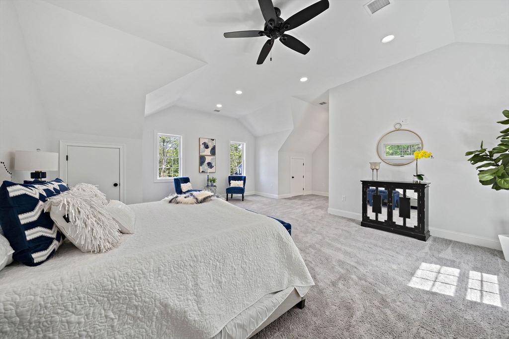 5 Clarendon Holbrook, MA 02343 - Photo 19 of 40