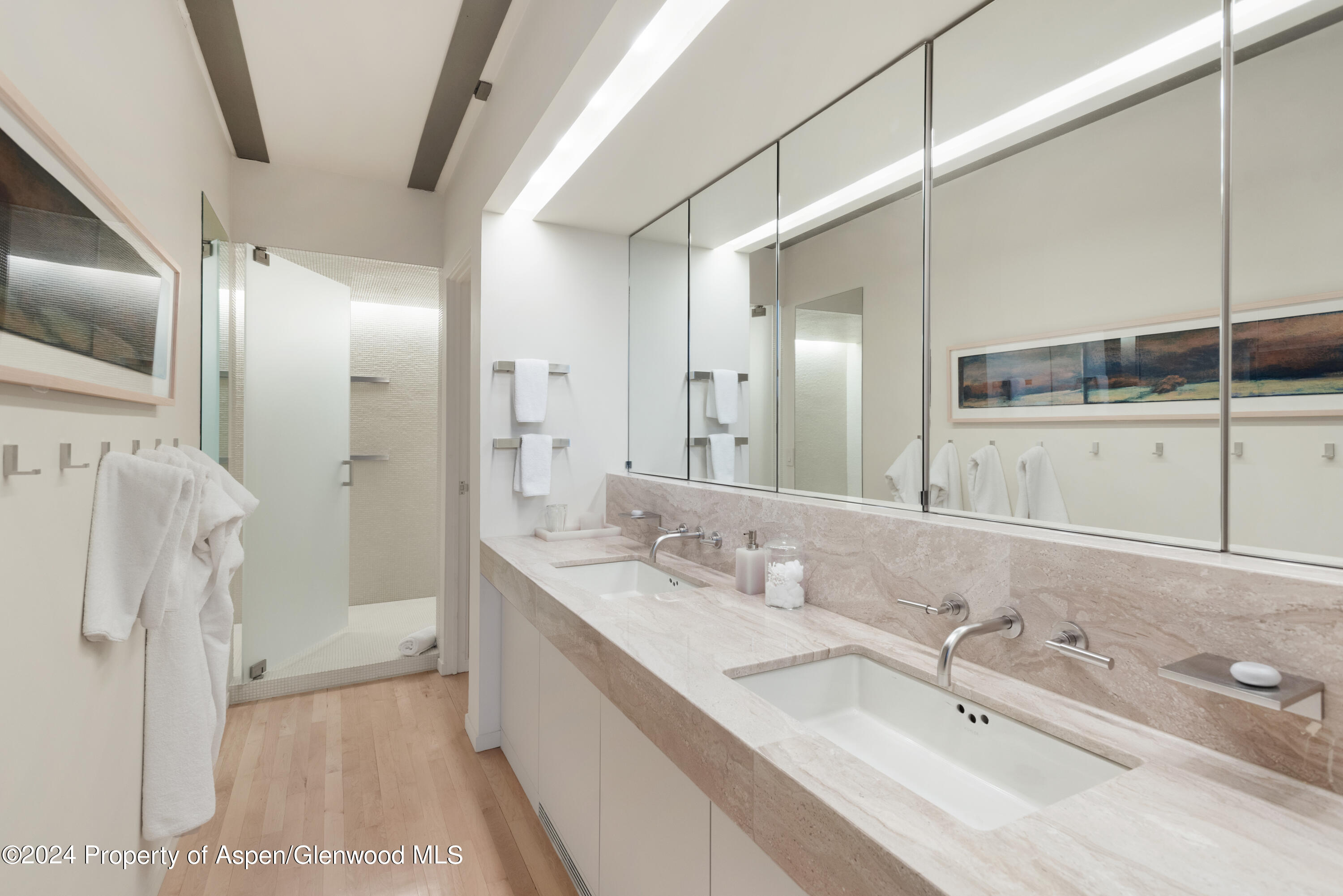 821 Cluny Road Aspen, CO 81611 - Photo 30 of 42 a bathroom with a tub sink and mirror