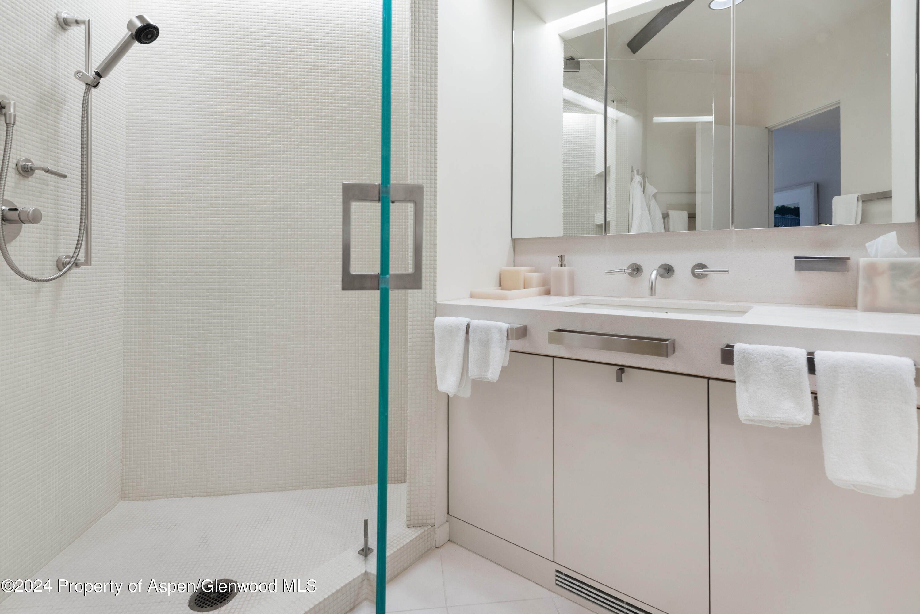 821 Cluny Road Aspen, CO 81611 - Photo 32 of 42 a bathroom with a sink and a mirror