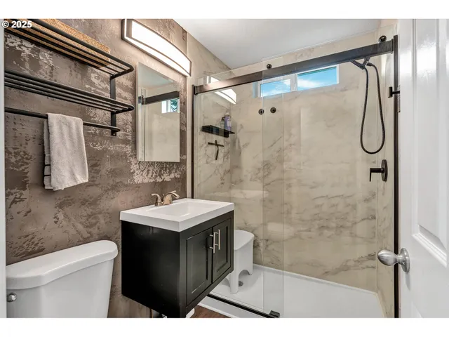 $359,900 | 122 North Cole Avenue, Molalla, OR 97038