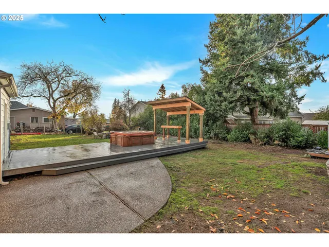 $359,900 | 122 North Cole Avenue, Molalla, OR 97038