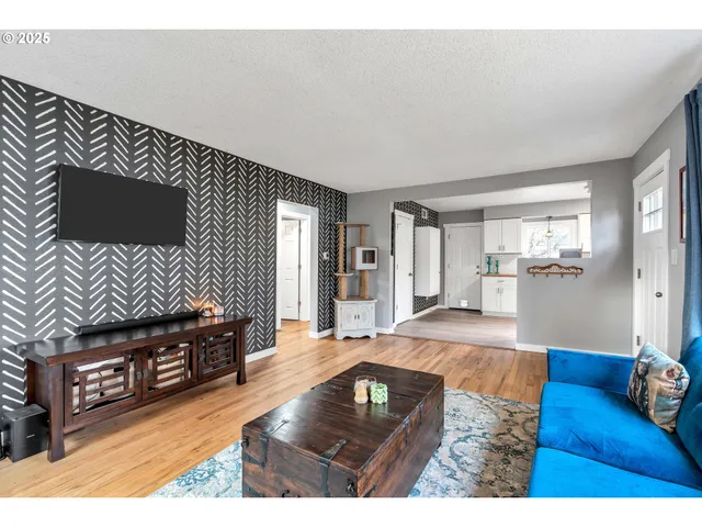 $359,900 | 122 North Cole Avenue, Molalla, OR 97038