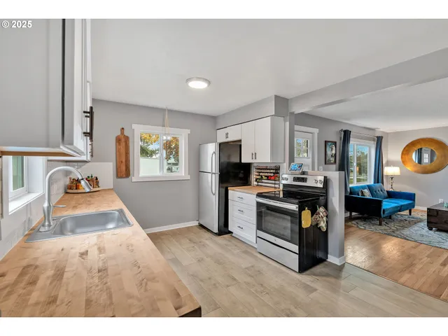 $359,900 | 122 North Cole Avenue, Molalla, OR 97038