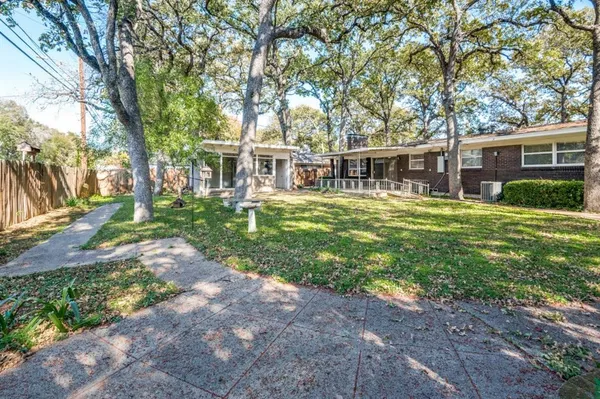 $2,500 | 1919 Betsy Lane, Irving, TX 75061